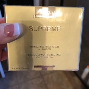 Premier Dead Sea supreme perfecting peeling gel